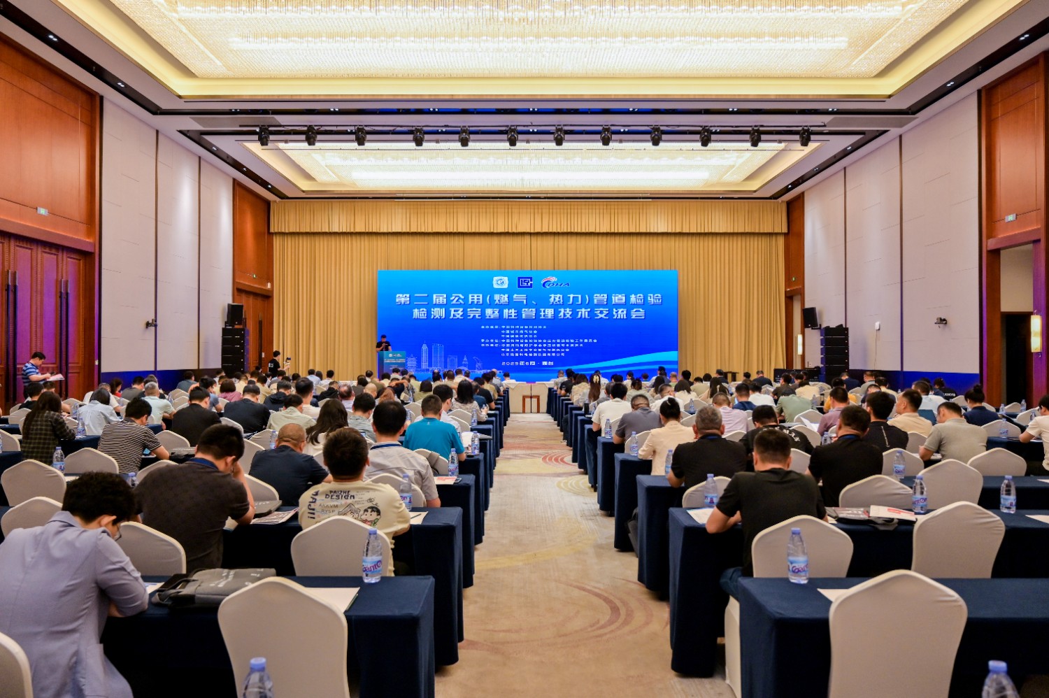 熱烈祝賀《第二屆公用燃?xì)鉄崃艿罊z驗(yàn)檢測(cè)及完整性管理技術(shù)交流會(huì)》在煙臺(tái)勝利召開(kāi)！